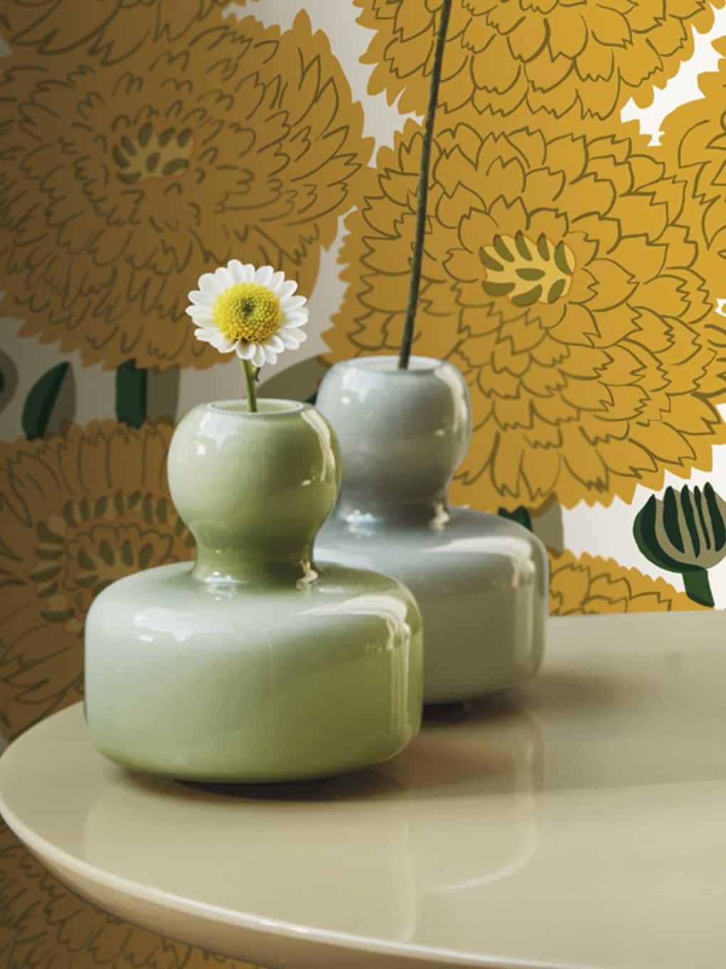 Vases with daisy flower, stylish home decor for Primavera.